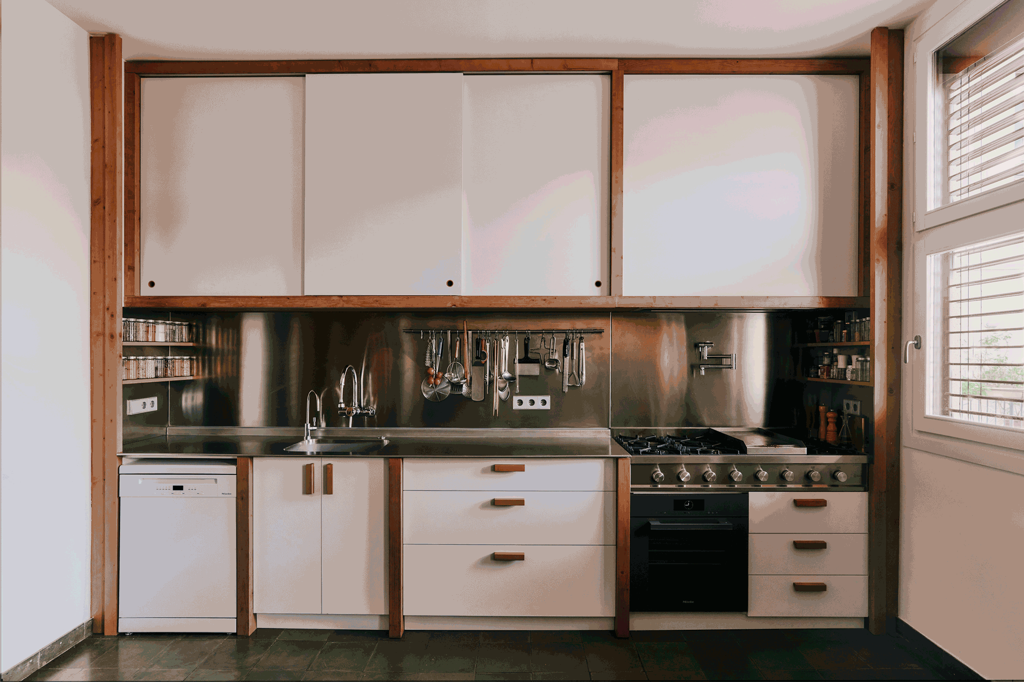 Conti Cert Domenech Gif